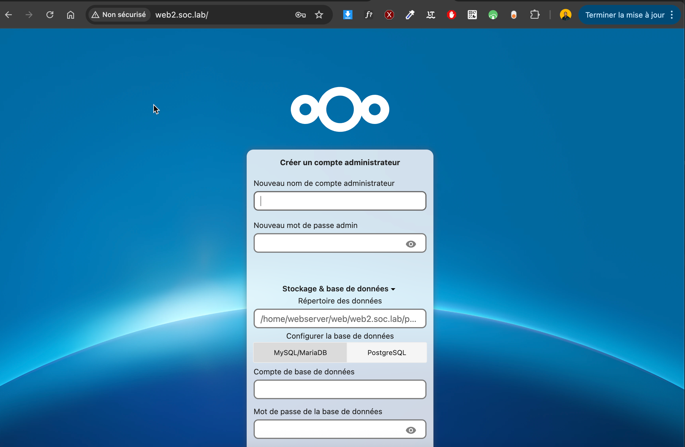 Des pieds et des mains pour Lucie !